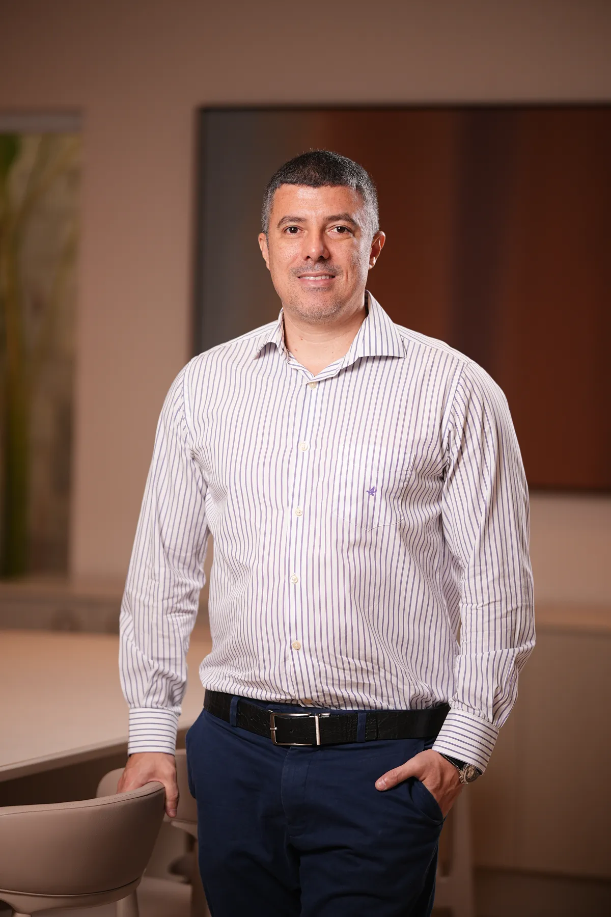 Dr. Olavo Pinheiro em seu consultório